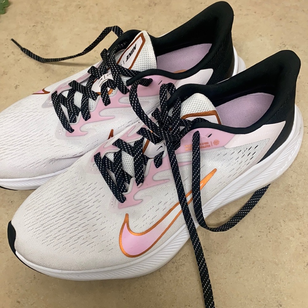 nike zoom winflo running shoes violet metallic size 10.5